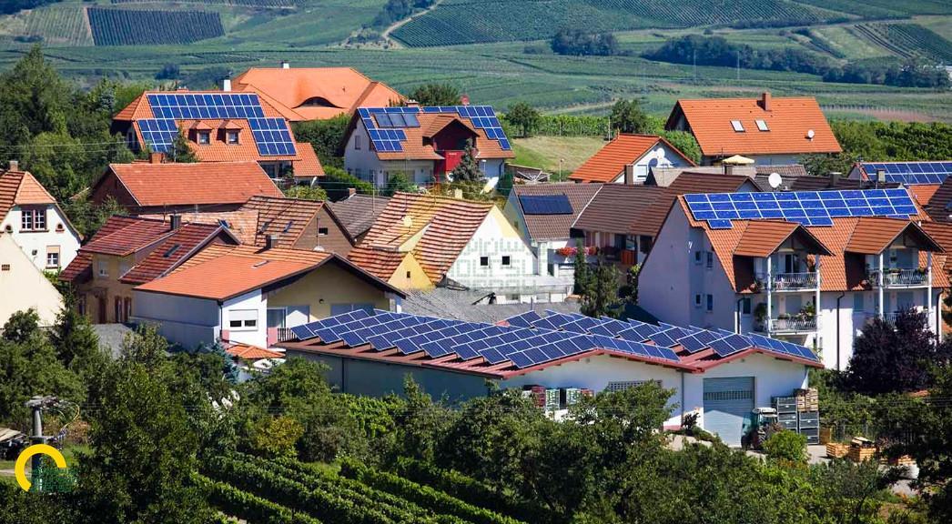 Solar_panel_for_villa.jpg