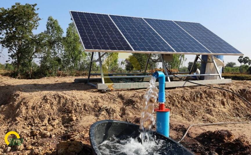 Solar_panel_for_water_pump.jpg